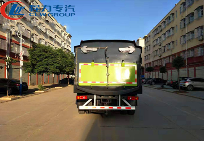 東風(fēng)天錦12方掃路車后方位展示圖