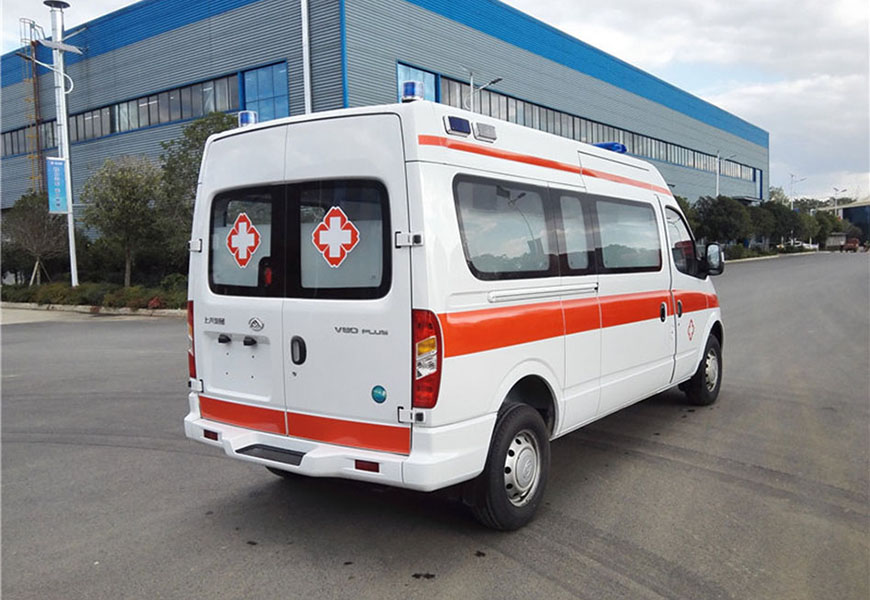 國六大通V80長軸中頂轉(zhuǎn)運型救護車