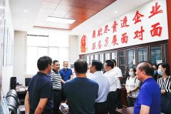 湖北省市場監(jiān)督管理局副局長鄧仲林赴程力集團調(diào)研