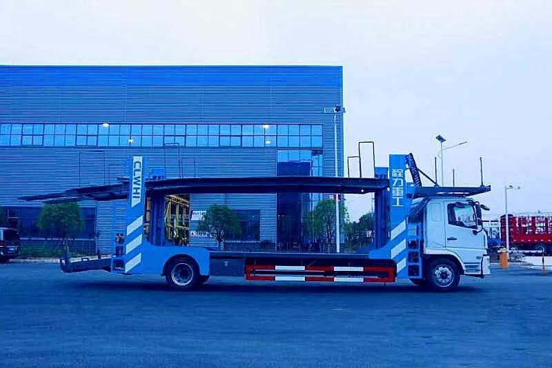 程力一體化多功能隨車(chē)吊及新規(guī)轎運(yùn)車(chē)盛大上市